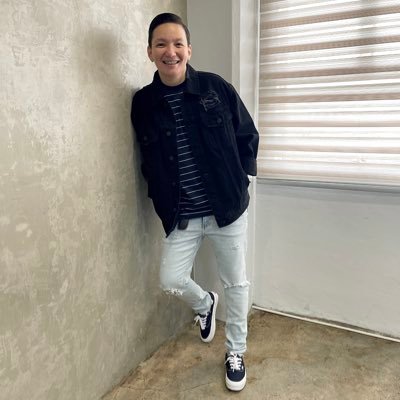 bobibabaero's profile picture. sticks and stones...