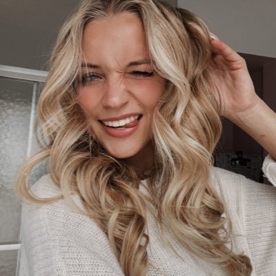 helena_januszki's profile picture. †