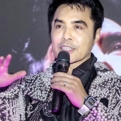 SirDanielWinn's profile picture. Sculptor | Visual Artist | Creator
Nature is the Creator, I just do the fine tuning
My Journey CREATION 
https://t.co/EF6M77pTEF