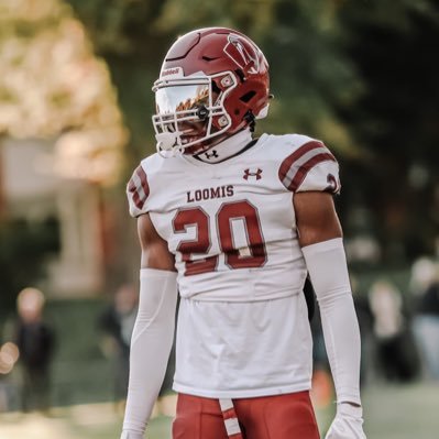 DB @loomisChaffee 2025| HC: @Coachbanks9 | 6'0 175 | GPA 3.6 | 4.5 40 yard | Cell : 910-545-0406