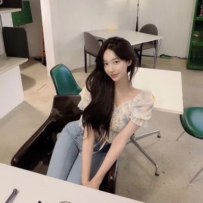 DebraMo34512185's profile picture. 트윗 어렵네요ㅠ 디엠 늦어도 화내지마용 ^^