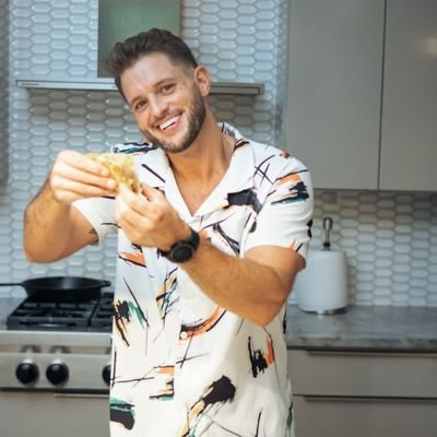 Netflix's Easy Bake Battle 🤌🎬 Sportscaster turned head chef at my humble abode. Cooking up mom's classics and other killer dishes.