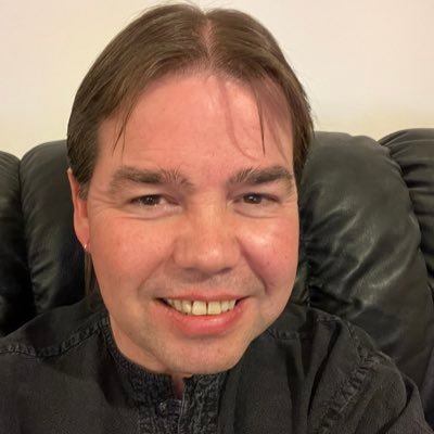 Yorkshireman, loves nature, rock music, chess and photography.