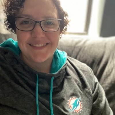 30-ish. Bookworm. Introvert. Dog Mom. Wife to this guy @StuntmanMills ❤️ #HailGhost #FinsUp #RepBX #LetsGoBuffalo