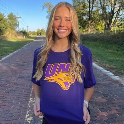 UNI VBALL COMMIT | PREMIER NEBRASKA VBALL | LKORN NORTH | HAPPILY MARRIED❤️ |HATER l YALLS FAVE l IM SO HOT