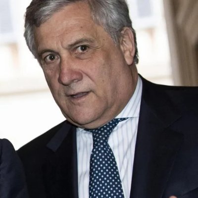 SOY UN EX COLABORADOR DEL ASESINO, PE-DO-FI-LO, LADRON, MAFIOSO, FASCISTA ANTONIO TAJANI. TRABAJÉ CON ESTE MONSTRUO, EN BRUSELAS. CONOZCO A SUS TANTOS CRIMINES!