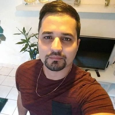 cirurgião Dentista.
aquariano chato.
vivendo um dia de cada vez.
filho do branco.
epá ajagunã!