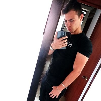 AndersonCH23's profile picture. Shuffle.