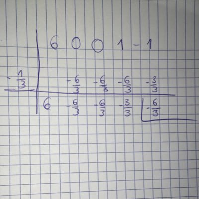 Simplesmente uma dupla de mesa que fala bosta nas aulas e vai anotando td
