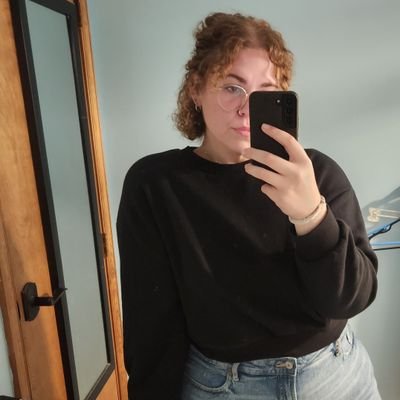 mynamesmikaela's profile picture. Squeam Queen; 
she/her