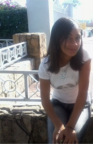 Sou aquela que se sente feliz mesmo não tendo tudo que desejo, sou feliz por ter você ao meu lado... Namorado perfeito Tee amo SZ*