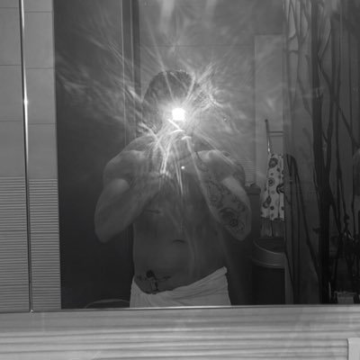 jrr200259's profile picture. Heureusement ça finit mal sinon ça finirait jamais 🏴