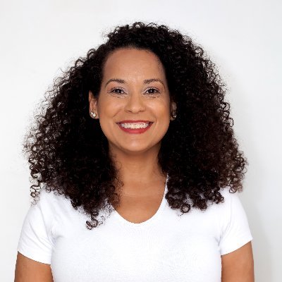☀️ Primeira vereadora eleita pelo PSOL em Santos
♀️ Feminista
✊🏾 Antirracista 
⚖️ Advogada popular
