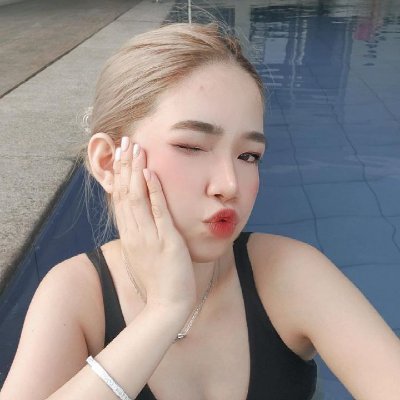 SmithZiaya's profile picture. Relationship status: Netflix and Ice cream