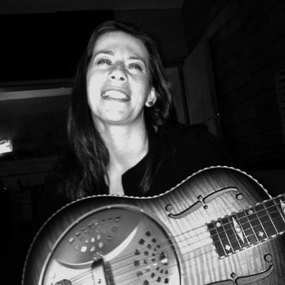 Claudia&Unplayble Sofa Guitar