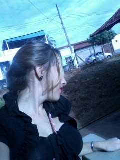 ''Meu amor, no silêncio dos teus braços eu já sei que no teu abraço eu já encontrei o lugar perfeito pro amor viver.'' msn: Luana_Rezende1994@hotmail.com