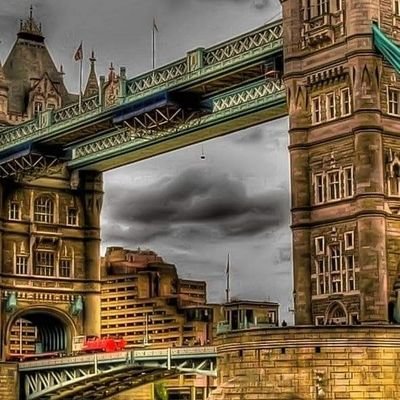 TariqSoudani's profile picture. I am a woman and I love older women