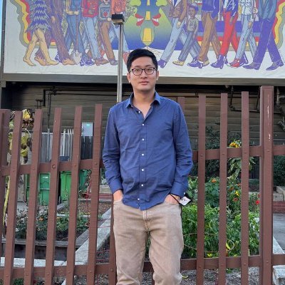 I am a history Ph.D. candidate @NorthwesternU. I study the history of propaganda, information culture, and global communism. I also write about HK & sexuality.