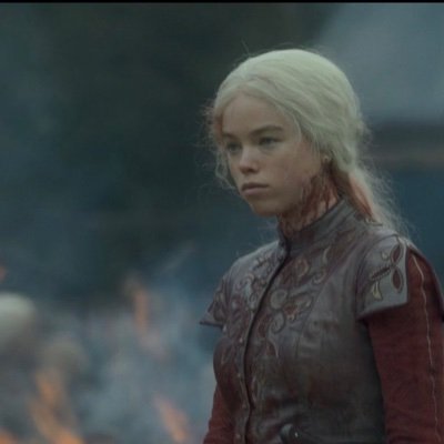 Swiftdaymatinee's profile picture. Chicken nuggets addict and general manager of slay