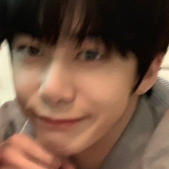 mzhw__2's profile picture. #형원 이가 너무 밝아서..🖤