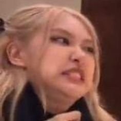 JoeSantosX's profile picture. ROSÉ -R-