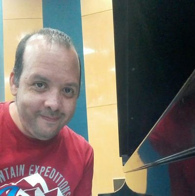 AKA #JoeWatusi
Músico multinstrumentista, DJ, 
Productor de Los40 Veracruz 
Animal político y sibarita de bajo presupuesto.
Venezolano en México