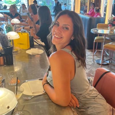 Elizabeth7_UGC's profile picture. Hello! Scroll stoping content is my specialty. I'm here to help you create unique, high-quality content for your brand. Let's connect & work together!