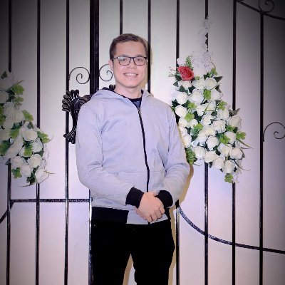 عبد فقير لربه في كل أحواله