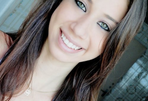 ''umα menina q vê o mundo diferente , http://t.co/sN27tIQHSG