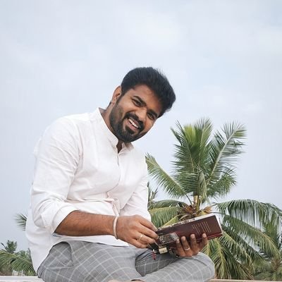 பாவலர் | பாடலாசிரியர் | தமிழக வெற்றிக் கழகம் | செய்தித்தொடர்பாளர் | தலைமை கழகப் பேச்சாளர்.