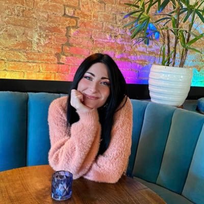 abbybatte's profile picture. half girl, half robot, half ravioli