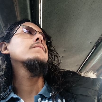 JavierVelasquex's profile picture. Alguien de po'ahí, venido del pueblo y pal pueblo voy.
#TrabajoSocial 
Amo el trabajo comunitario.
Co-fundador de @jovenesrionegro