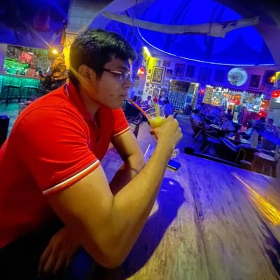 VicHdez27's profile picture. 