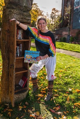 Community Art&Gardening, in the Old Town of Runcorn. Little Free Library #55580 and home to Incredible Edible Runcorn @EdibleRuncorn, tweets by @crpitt