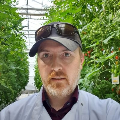 momljpdg's profile picture. A PhD Plant Biologist and co-founder of the Cheshire Saffron Co. Operations and Research Lead @FarmUrban