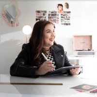 Lucia Diaz ๐จ๐ด | Latina Artist & Founder (@holaluciadiaz) 's Twitter Profile