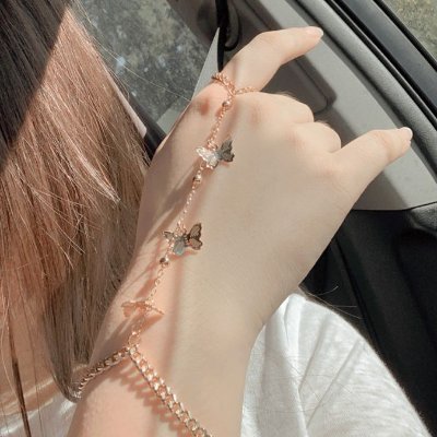 aaminanomi1's profile picture. 