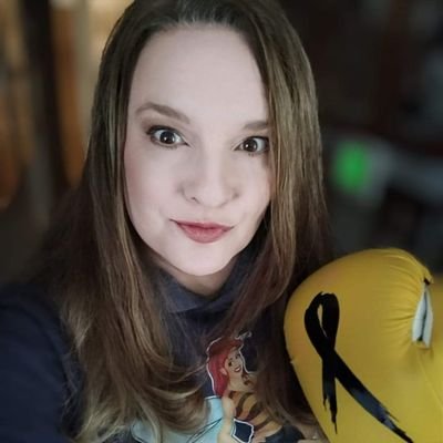 Fighting Cancer since 2016 | Gamer | Cosplay/Artist l Author https://t.co/vX6jXHCThz