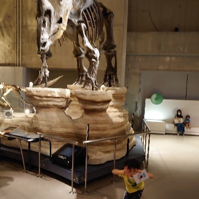 恐竜大好きな息子（7歳・5歳）を育児中の父ちゃんです。子供のはまっているおもちゃや恐竜の博物館等をブログで紹介していますので、気軽にフォローしてやってください。