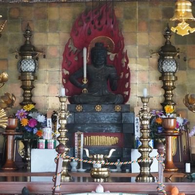 18IFvBhNEcviYAb's profile picture. 毒母は毒婆の養女、子供の頃から継子いじめの辛酸を舐め、その反動は実子の私へ向けられる。やがて毒母と実父は離婚し、毒母は私を連れて継母(毒婆)のもとへ出戻り。以来、毒母×毒婆のダブル虐待の毎日。毒婆の婿殿は歯軋りするほど毒婆の言いなりで私への虐待を加勢する始末。31歳の時に家出をして現在に至る。