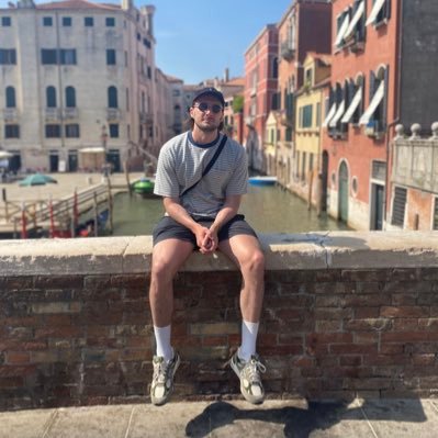 AndrewBuckley92's profile picture. 