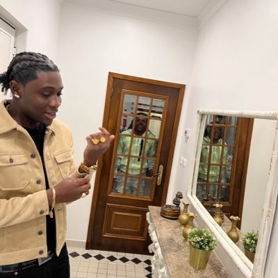 Lok00Man0's profile picture. Real eyes realize real lies"💎