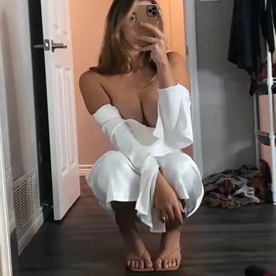 EmmaKings21's profile picture. my views are my own - Elon fan girl