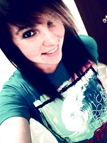 i like to make people smile. Follow me:(: