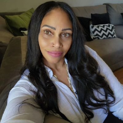 Deecauley's profile picture. #MyFamily ❤
#Free Spirit 
#Creative 🎨🖼
#Whiskey in a teacup
#I can do all things through CHRIST
#Faith secures my bag💰