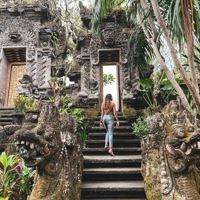 Imagining magical stories since five.
Musings of a whimsical mind.
✨Writing a magical Mid-grade Fantasy novel✨ 🧚♀🧜♀🧙♀