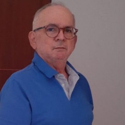 Professor, antifascista, pela democracia e pela vida feliz.