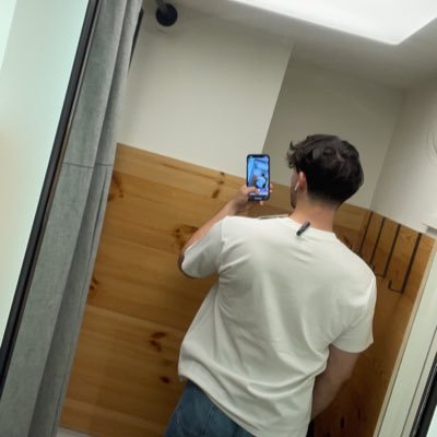 LeoLogerot's profile picture. marre d’être skinny