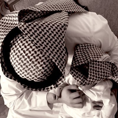 Al7mz's profile picture. هباءة كونية انطوى فيها كون مصغر