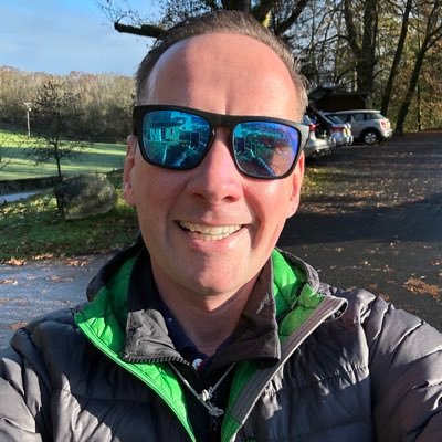 Lesmondo1's profile picture. Husband, Father, Identical twin, runner, golfer, drinker, semi funny, gardner, love a bit of tech, working at Computacenter, live in Stoneleigh, Surrey